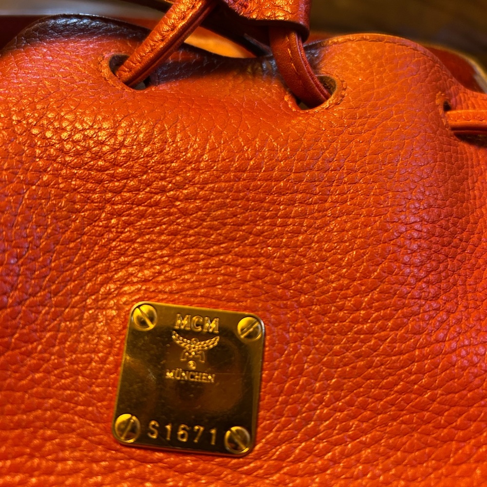 MCM 2 Way Motif Leather Drawstring Bucket Bag with Dusty. Excellent Condition - Picture 11 of 13